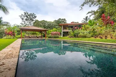 Image de 4 bedroom-large pool-private-horses in development-great location near Manuel Antonio