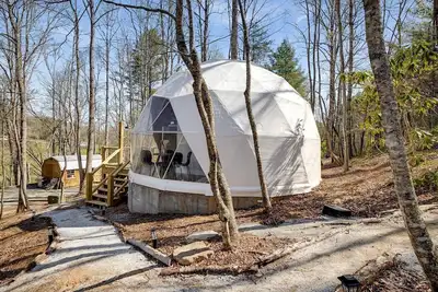 Image de Relaxing Dome in the Heart of the Blue Ridge Mountains for an Unforgettable Glamping Experience in Rosman, North Carolina