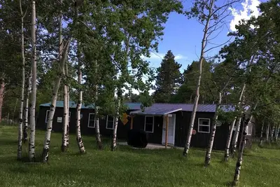 Image de Charming Cottage with Private Walking Trail Surrounded by Nature for a Relaxing Getaway in Story, Wyoming