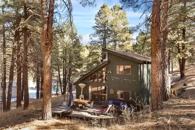 Image de Enchanted Forest | Super Cozy Cabin on 2 Acres in Flagstaff, Az