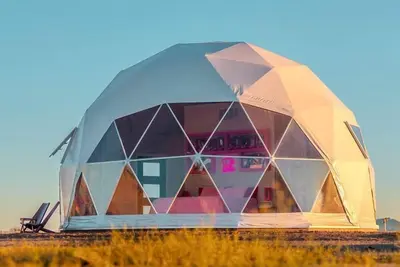 Image de Luminous Cozy Dome with a Barbie Collection Above Bed in Willcox, Arizona