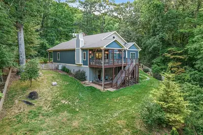 Image de Cozy Spacious Cabin with Beautiful Hiking Trails in Tennessee