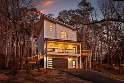 Image de Spectacular Cottage with Hot-tub and Private Cinema in Chickamauga, Georgia