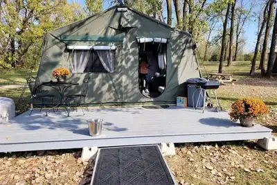 Image de Charming and Pet Friendly Glamping Tent in Central Illinois, Perfect for a Weekend Escape in Nature