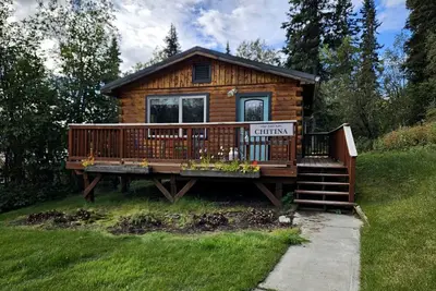 Image de Beautiful Alaskan-Style Log Cabin near Wrangell St. Elias National Park and Preserve in McCarthy, Alaska