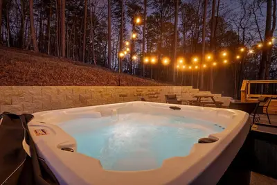 Image de Modern Trio of Cottages Perfect for Large Family Groups in Chickamauga, Georgia