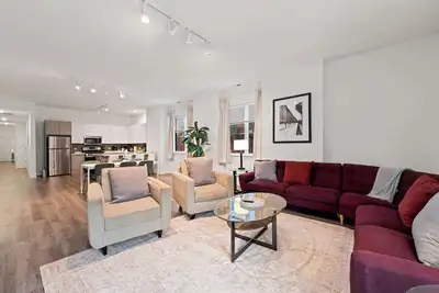 Image de Stylish 3 King Bed Apartment in Prime Location