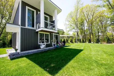 Image de Designed Cottage with Private Dock and Ocean Views in Maine