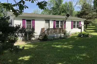 Image de Wine Country Cottage Overlooking the Lake in Starkey, New York