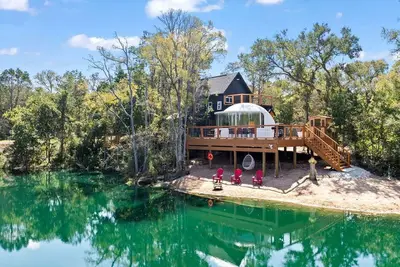Image de Outstanding Luxurious Dome with Mini Golf, Outdoor Bath, Sauna and Lake Views in Elgin, Texas