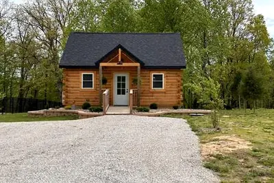 Image de Remarkable Cabin with Fire Pit and Jacuzzi in Indiana