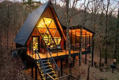 Lovely Lofted A-Frame with Private Jacuzzi, Deck, Fire Pit and Views in Arkansas
