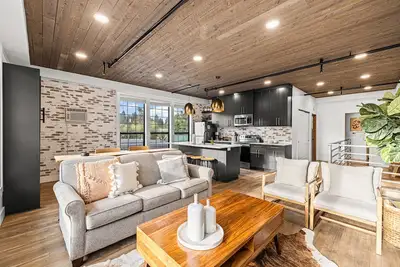 Image de The Loft 10 - Steps from the Lake & Dining- Newly renovated in the heart of McCall