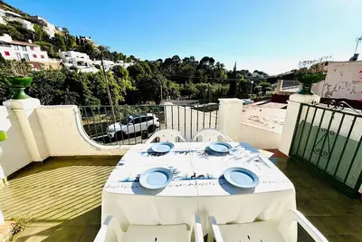 Image de Casa Mimosa. Escapada ideal en Roses: casa espaciosa, jardín privado y terrazas al sol.