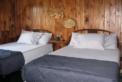Image de Charming Family-Friendly Cabin in Cadillac, Michigan - Amazing Glamping Destination for a Vacation with Your Loved Ones