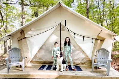 Image de Charming Safari Tent for Group Glamping in Nature in Basinger, Florida