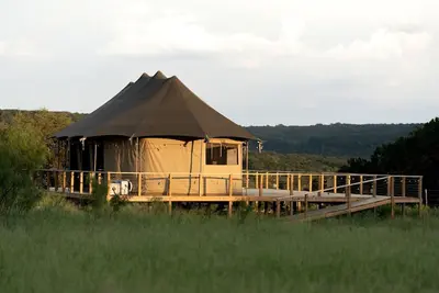 Image de Exceptional Safari Tent Rental in Burnet, Texas, for Unforgettable Glamping Escapes