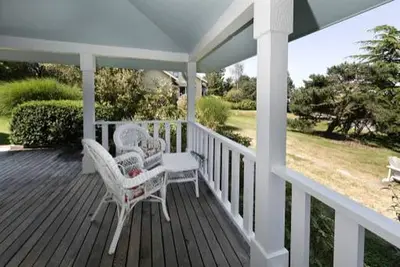 Image de Rustic Cottage Rental with Puget Sound Views in Langley, Washington