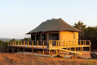 Image de Fully-Equipped Safari Tent Rental in Burnet for Luxury Glamping in Texas