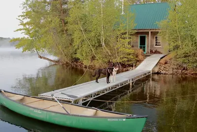 Image de Naughty Dog Private Island Log Cabin in Monmouth, Me