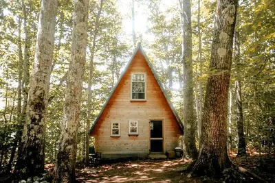 Image de Island Glamping in a Secluded A-Frame Cabin on a Lake in Monmouth, Maine
