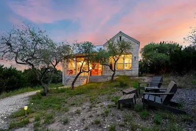 Image de Peaceful Romantic Cottage for a Luxurious Couples Escape to Texas Hill Country near Dripping Springs, Texas
