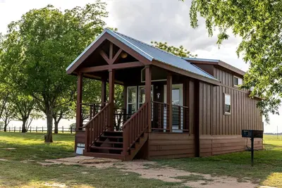 Image de Rustic Elegance in Texas - Amazing Glamping Getaways in this Chilton Cabin Rental