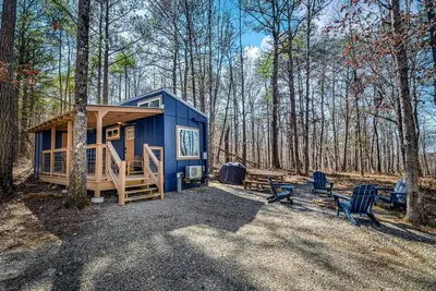 Image de Relaxing Tiny House Surrounded by Trees for a Peaceful Escape in Nature in Mentone, Alabama