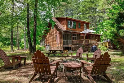 Image de Secluded Cabin in the Woods with Hot Tub & Lake Fishing Access in Mentone, Alabama