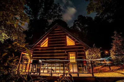 Image de Snug and Cozy Cabin Rental with a Hot Tub near Copperhill for a Relaxing Vacation in Tennessee