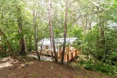 Image de Elegant Copperhill Accommodation Perfect for Luxury Camping in Tennessee