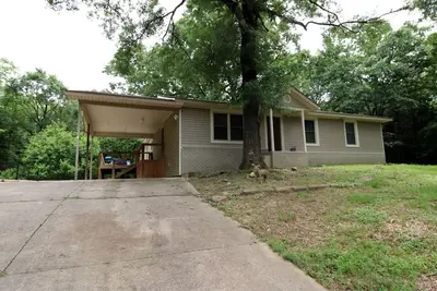 Image de Charming Cottage Nestled Amidst Trees in Hot Springs, Arkansas