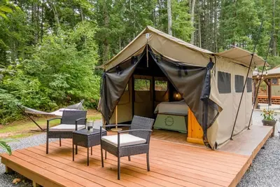 Image de Amazing Safari Tent on a Scenic Ridge Right Beside The Tuckasegee River Near Sylva North Carolina
