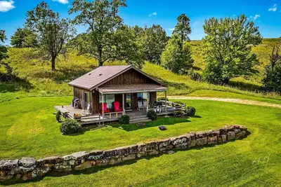 Image de Cozy Cabin with Hot Tub and Incredible Views in Compton, Ar