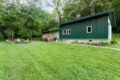 Image de Tranquil Hocking Hills Cottage at Old Mans Cave Perfect for a Pet-Friendly Getaway with Private Outdoor Jacuzzi