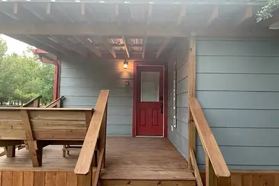 Image de Dream Glamping in Texas in this Cozy, Pet-Friendly Cabin in Bastrop, Tx