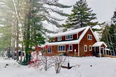 Image de Gorgeous Lake Retreat Ideal for Getaways in the White Mountains