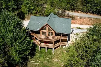 Image de Dreamy Log Cabin with Spectacular Mountain Views in Topton, North Carolina