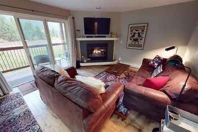 Image de Walk/Shuttle to Keystone Slopes, Shops, Dining. 2 Hot Tubs, Deck, Views!