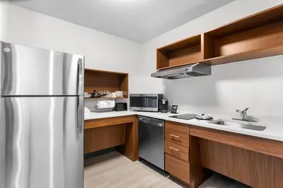 Image de Hassle-Free Stay in a Spacious Room with Kitchen and Free Parking