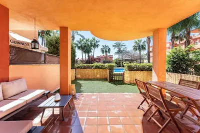 Image de Sr Ground floor flat with direct access to the pool!