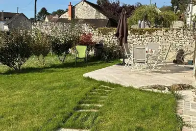 Nid douillet au pied de la forêt, rétro-chic