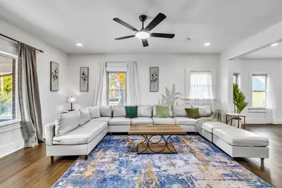 Image de Spacious Family Getaway • 3 Levels of Comfort