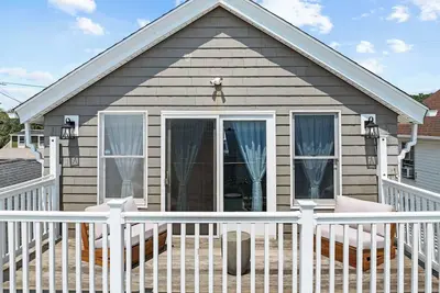 Image de Cozy Beachfront Paradise — Hot Tub, Fire Pit & Views for Days