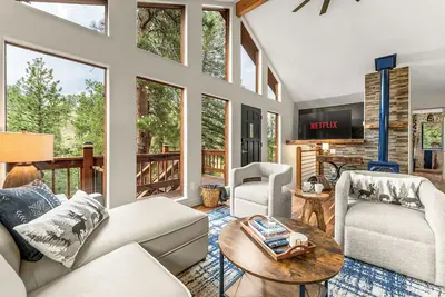 Image de Hidden Forest Retreat — Hot Tub, Fire Pit & Mountain Luxury in Bailey, Co
