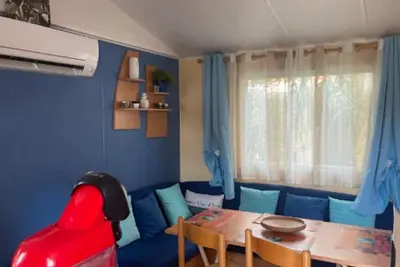 Image de Mobil-home 6 personnes avec terrasse privée, Wi-Fi et climatisation à Hyères