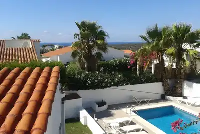 Image de Villa 'Abrils' avec vue sur la mer, piscine privée et Wi-Fi