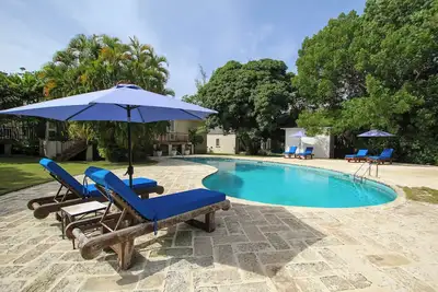 Image de Charming 2-Bedroom Sandy Lane Cottage with Pool & Gardens - Karel's Cottage