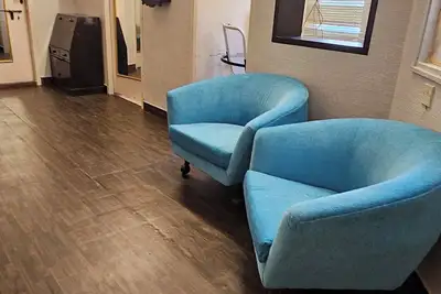 Image de Prime Location 2-Bedroom Home - Minutes from Metro, Shopping & Airport