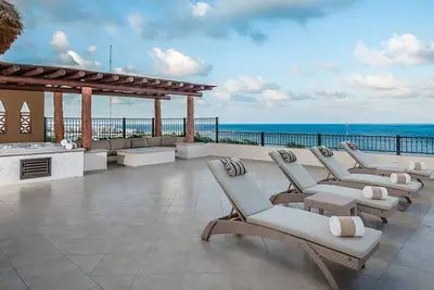 Image de Oceanfront 3-Bedroom Pent - Private Jacuzzi +  Views - Villa del Palmar Cancun
